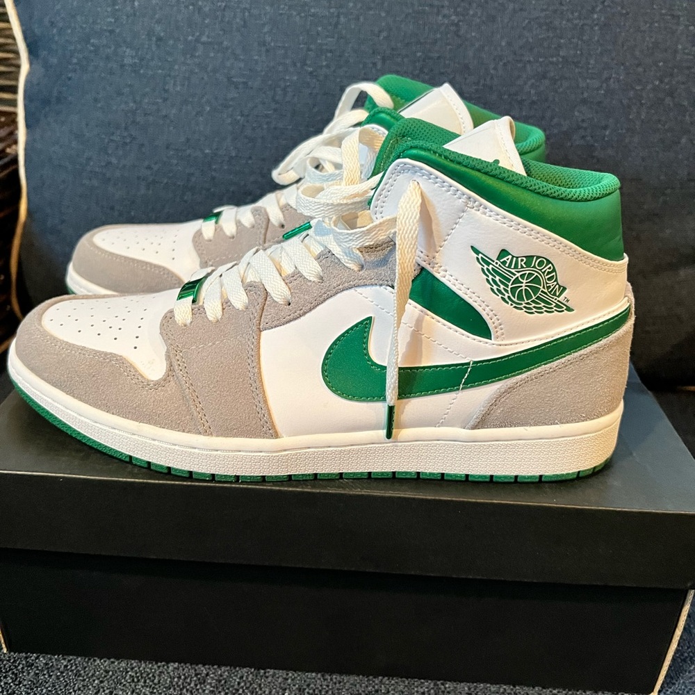 Jordan 1 Mid